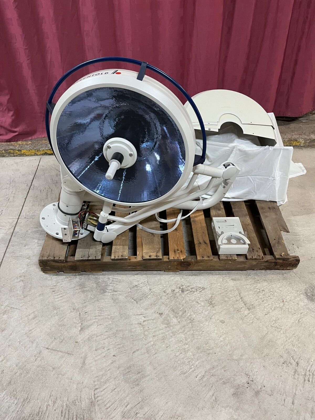 Berchtold Chromophare D660 Surgical Light